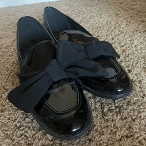 Forever 21 Black Loafers with Bow Size 9